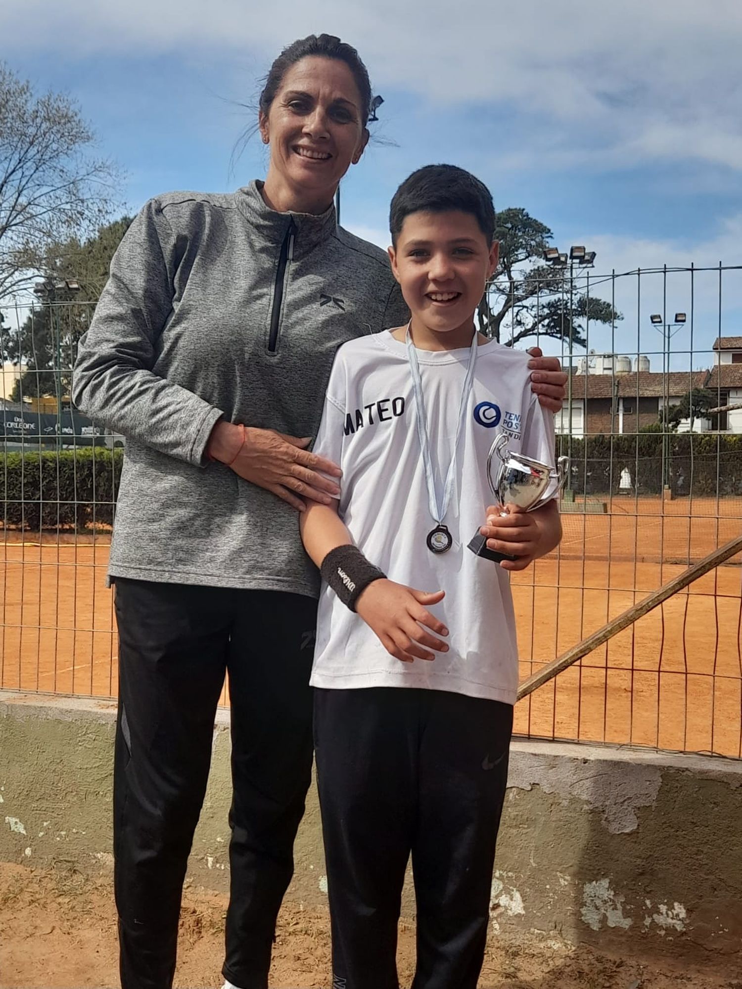 Mateo Gómez, junto a Mariana Pérez Roldán.