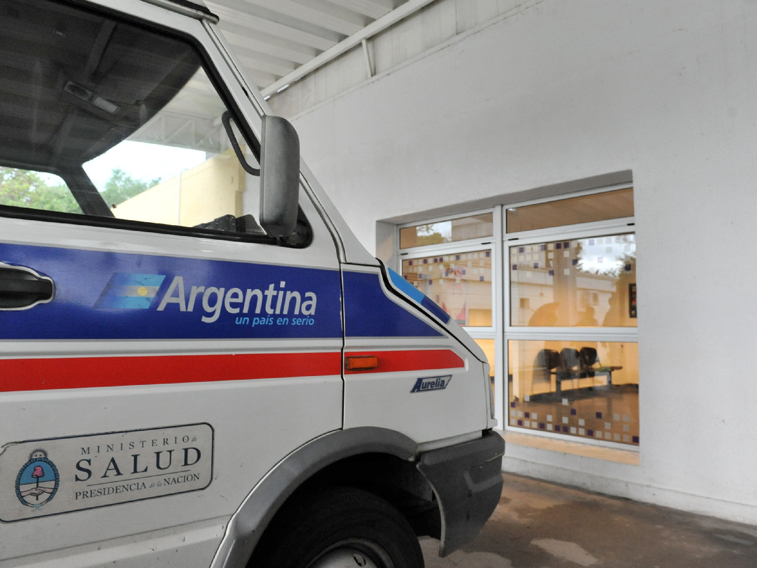 Trasladaron al Hospital Cullen a hombre apuñalado por su pareja en barrio Acapulco