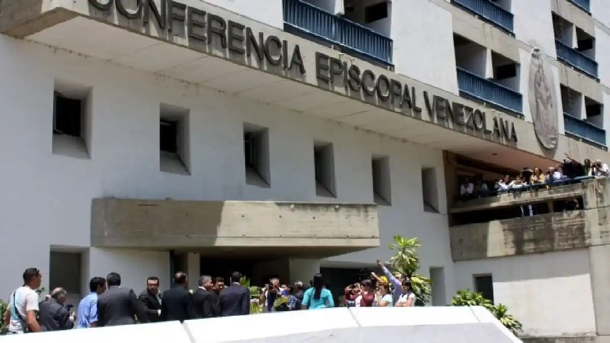 ¿SE MONTA EN EL AUTOBÚS? Conferencia Episcopal también pide calendario electoral