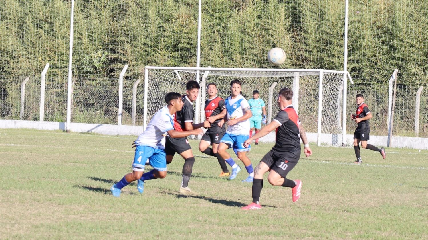 La Bianca recuperó el liderazgo. Colegiales celebró en un nuevo clásico. Libertad le sacó el invicto a San Lorenzo y Nebel tuvo estreno ganador