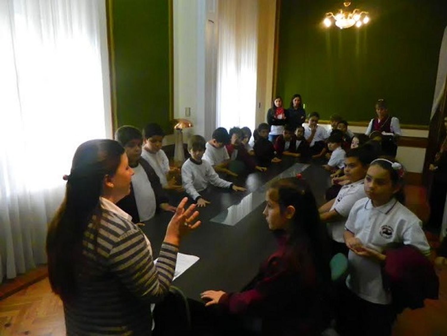 Alumnos del Sirio Libanés realizaron una visita guiada en el Palacio Municipal