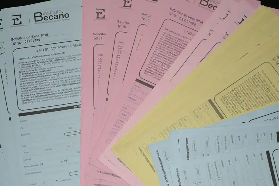 Este viernes comienza el pago de becas provinciales