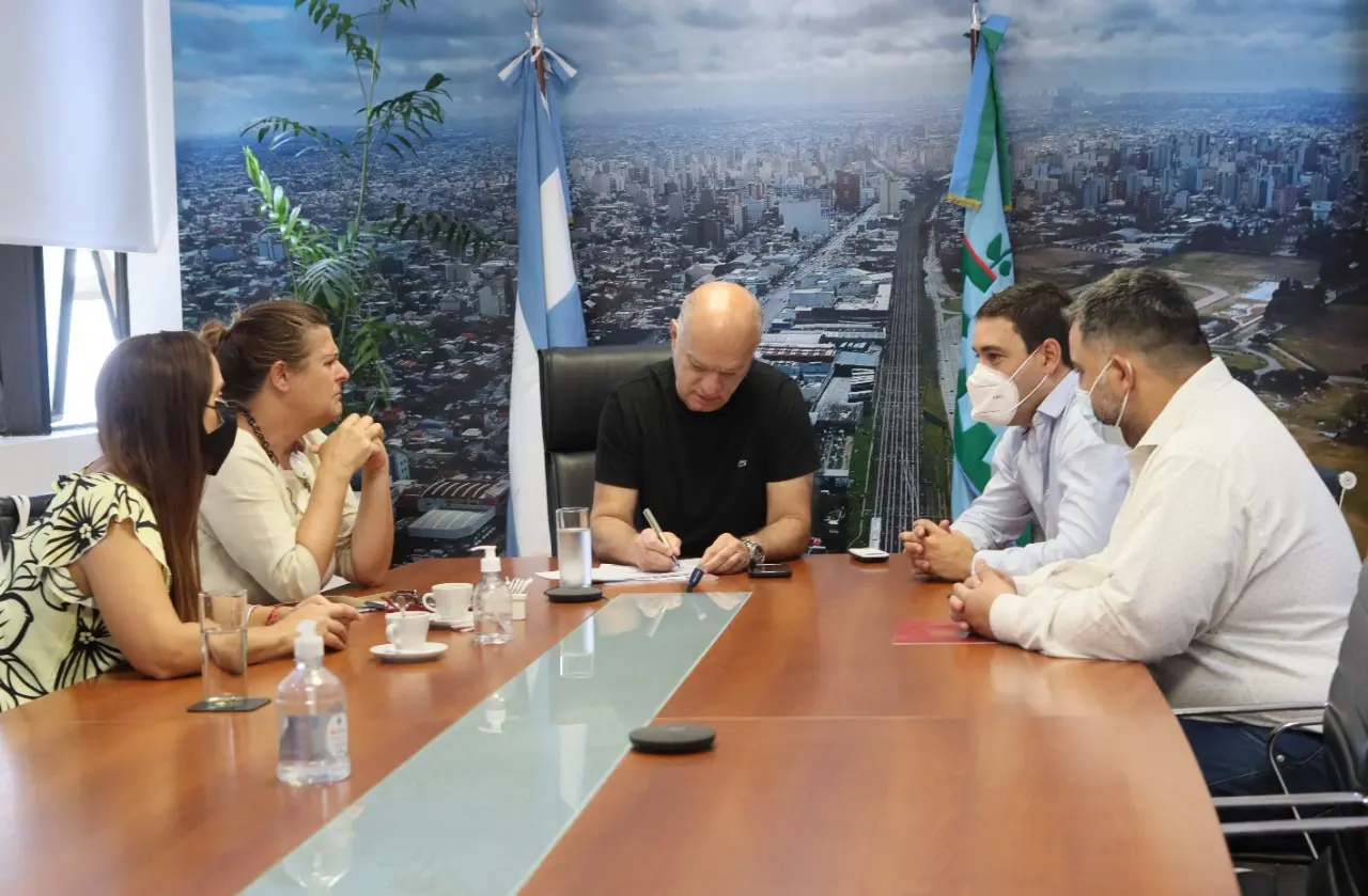 Programación web en Lanús: Convenio entre el municipio y fundación Formar para 150 becas