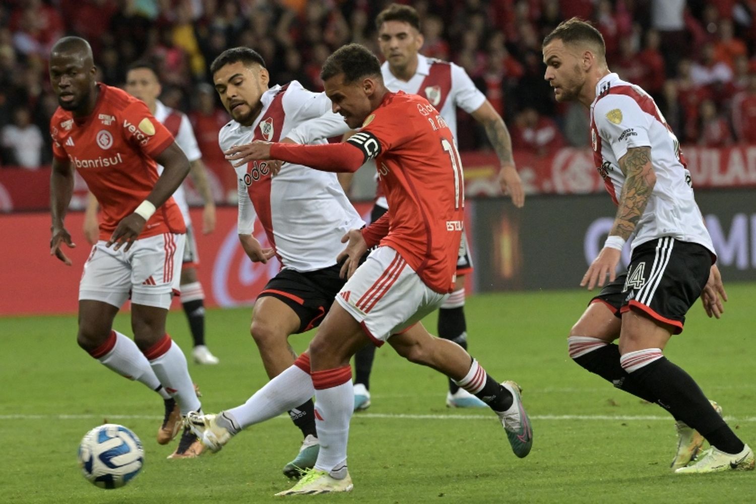 River quedó eliminado de la Copa Libertadores ante Internacional en una eterna tanda de penales