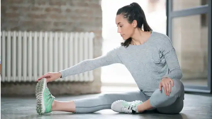 Con este estiramiento puedes evitar dolor muscular/ DeporteGlam