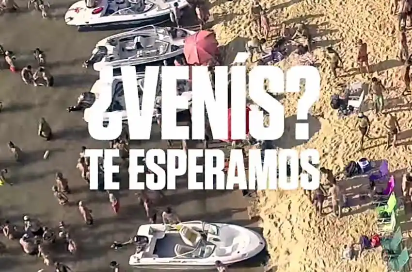 Polémica en Rosario por conocida marca de cerveza que promociona fiestas de verano en un parador de las islas