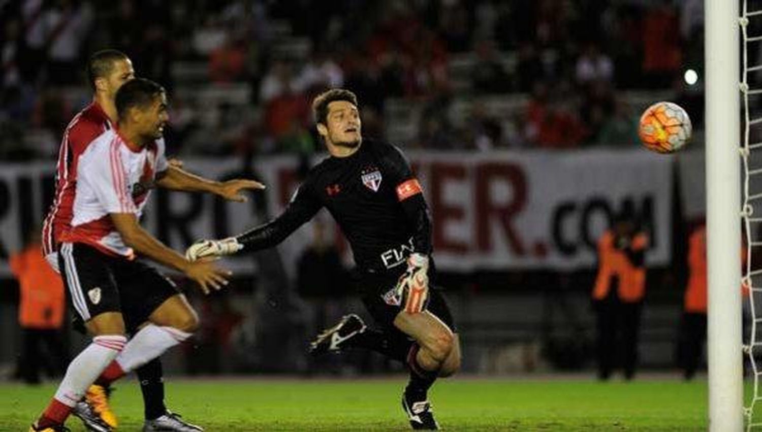 A River le faltó contundencia y empató ante San Pablo
