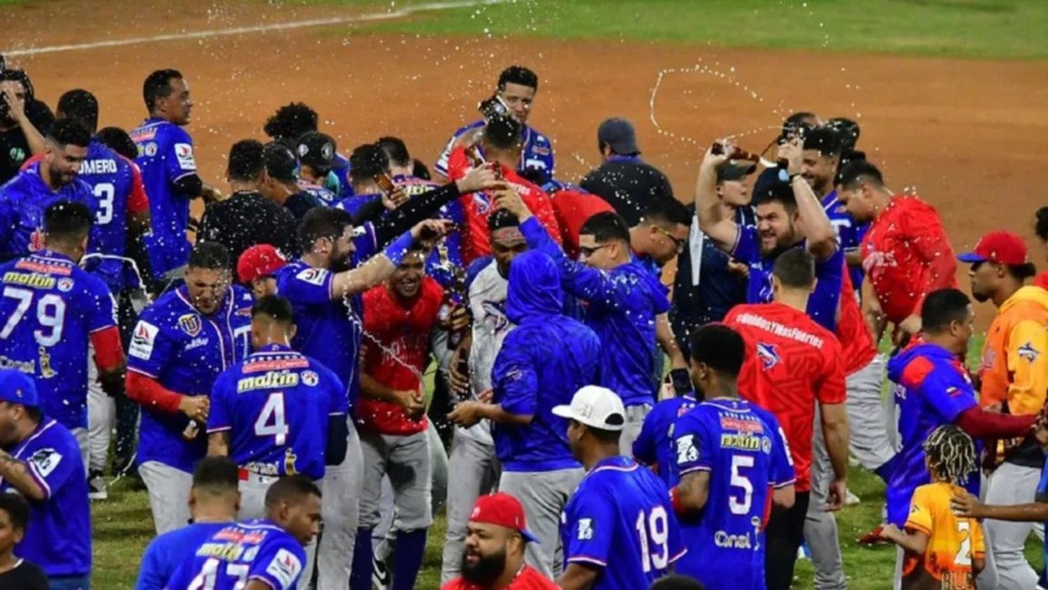 DECRETAN el #29Ene DÍA NO LABORABLE tras el triunfo de los Tiburones de La Guaira