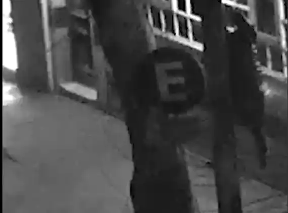 Personal del COM vio la escena y alertó a la policía.