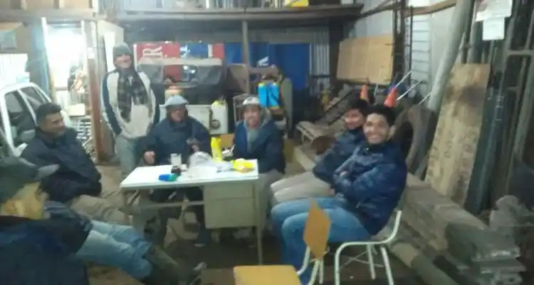 Trabajadores piden ropa, calzado y reapertura de paritarias