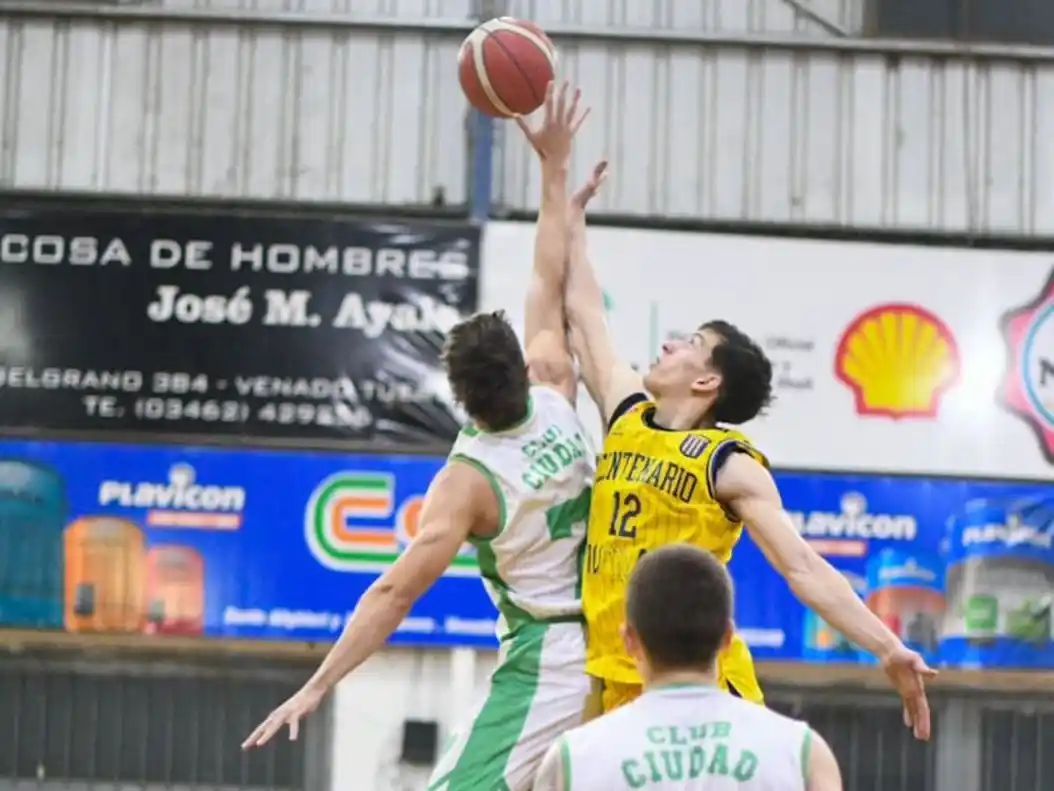 Centenario y Club Ciudad se ven las caras en el "Mateo Migliore" en el arranque de los cuartos de final. Foto: Lola Calace