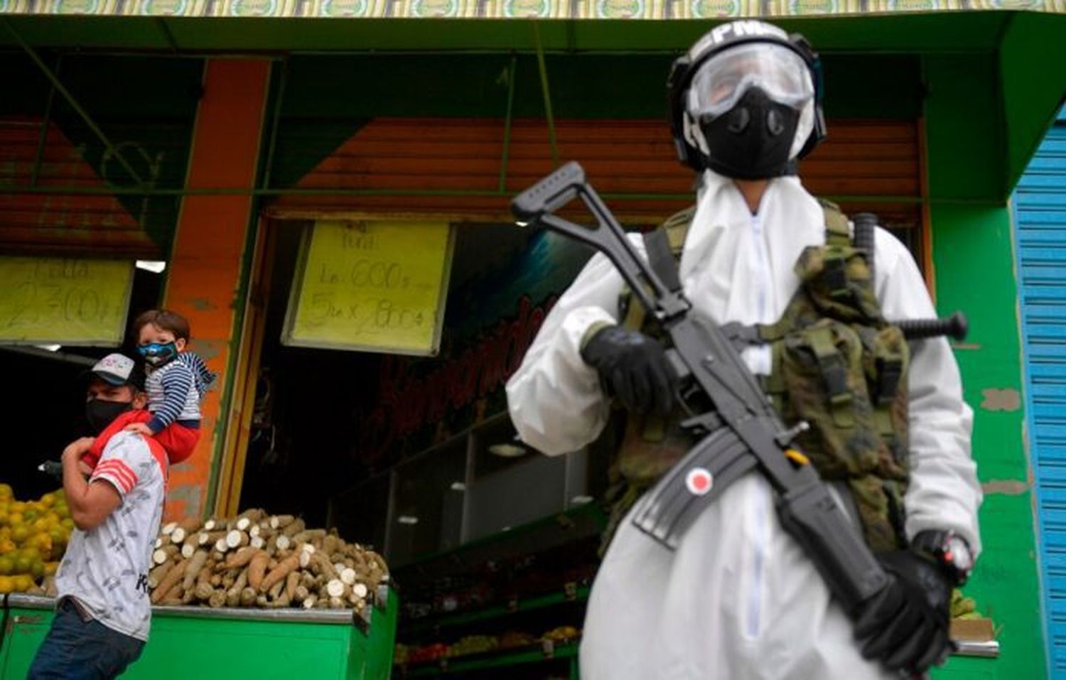 HRW denuncia las brutales medidas de grupos armados en Colombia para contener el COVID-19