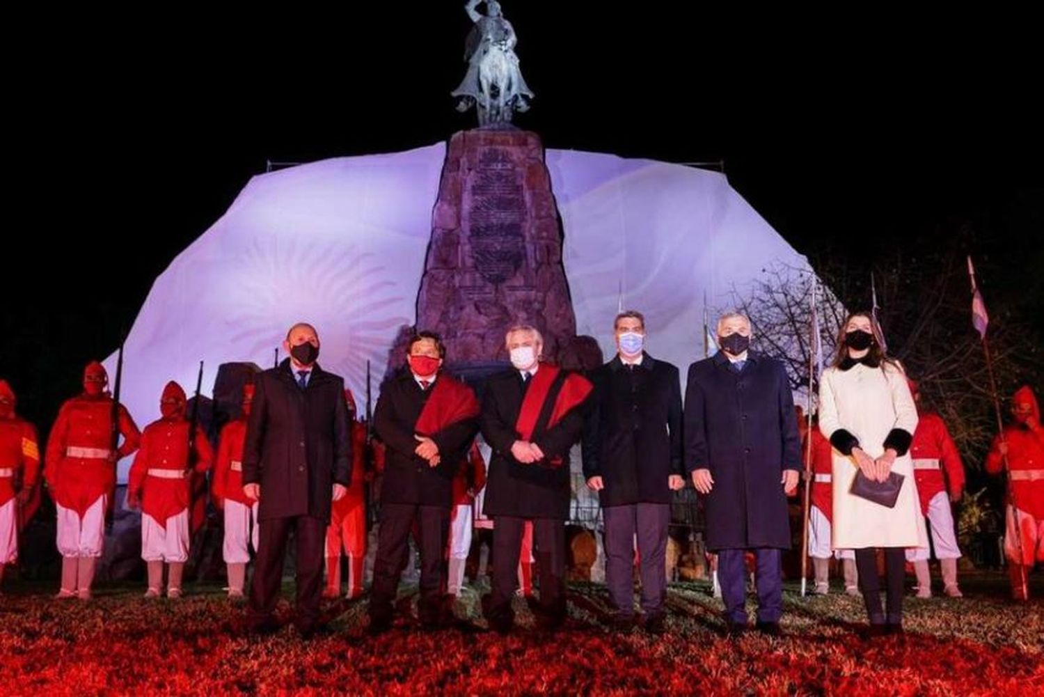 Junto al presidente, Insfrán participó en el acto homenaje al general Güemes