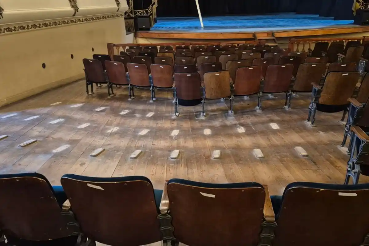 Impactantes imágenes: se hundió parte del piso del Teatro Gualeguaychú