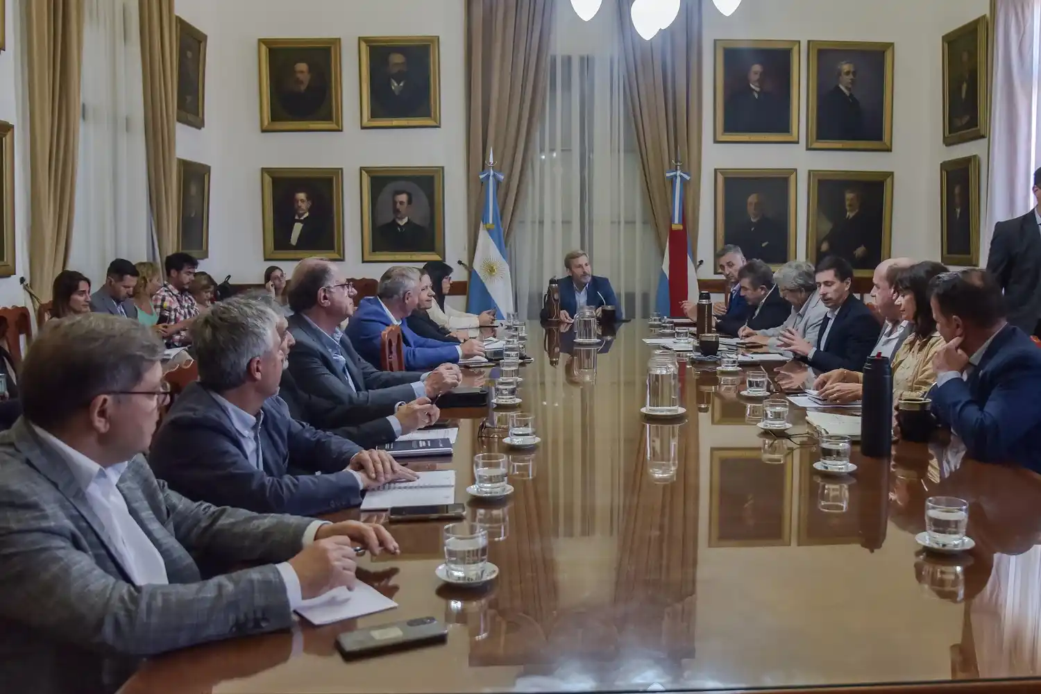 Frigerio trató en gabinete el inicio de los próximos tramos del plan de recuperación de la trama vial en la provincia