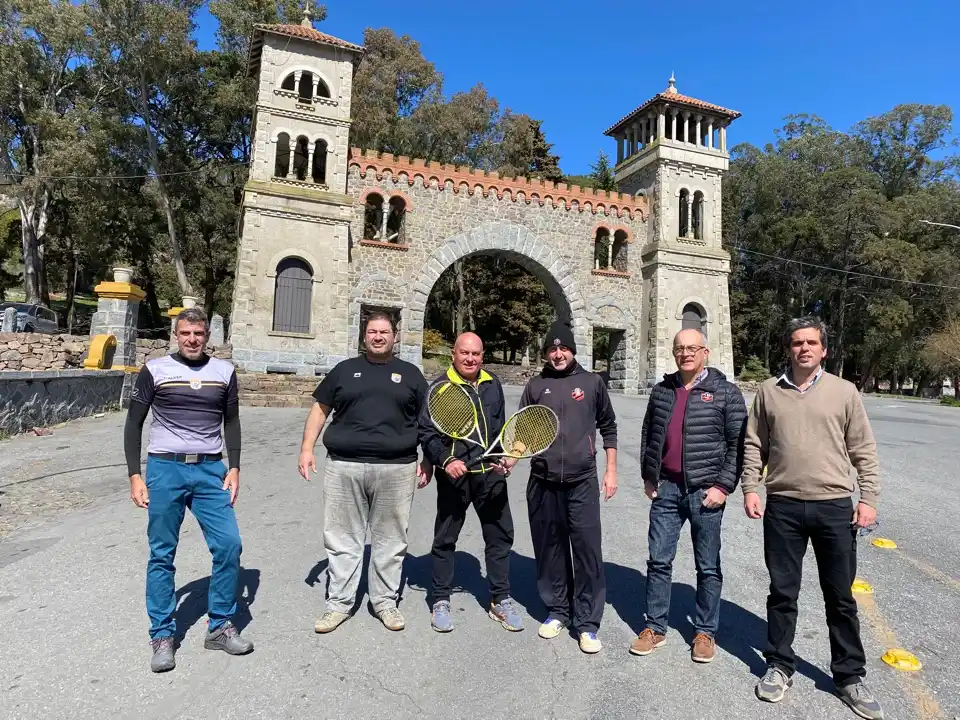 Uncas e Independiente, frente a frente en la Supercopa de tenis