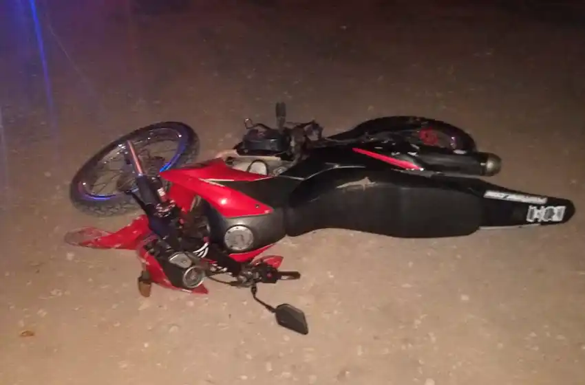 Auto y moto protagonistas de un choque en Parque Peña