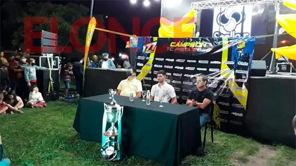 Londero presentó el auto con el que competirá en el TC