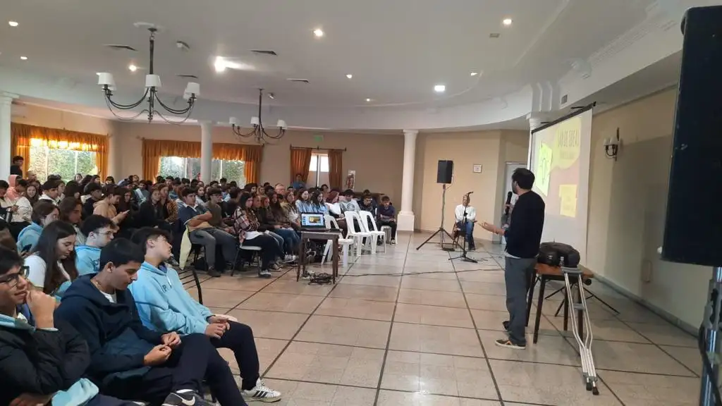 Se lanzó la primera edición de Prendete Academy en Lobería