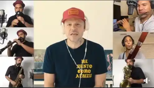 Residente se rodeó de sus músicos para cantarle a Colombia. Foto: Facebook