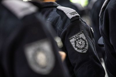 Pullaro firmó decreto de ascensos 2024 para policías santafesinos