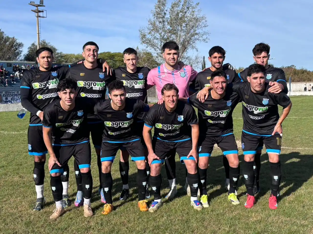 Unión y Cultura se quedó con un caliente partido como visitante ante Rivadavia. Foto: Fabián Gallego
