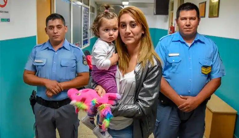 Policías salvaron a una beba que dejó de respirar durante 15 minutos