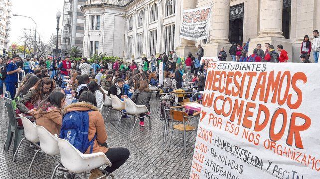 Aumentar la cantidad de estudiantes que piden becas en la UNR