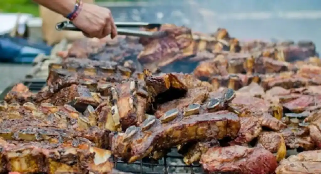 El asado es el preciado trofeo para las fiestas, aunque los lectores de la La Opinión dieron alternativas.