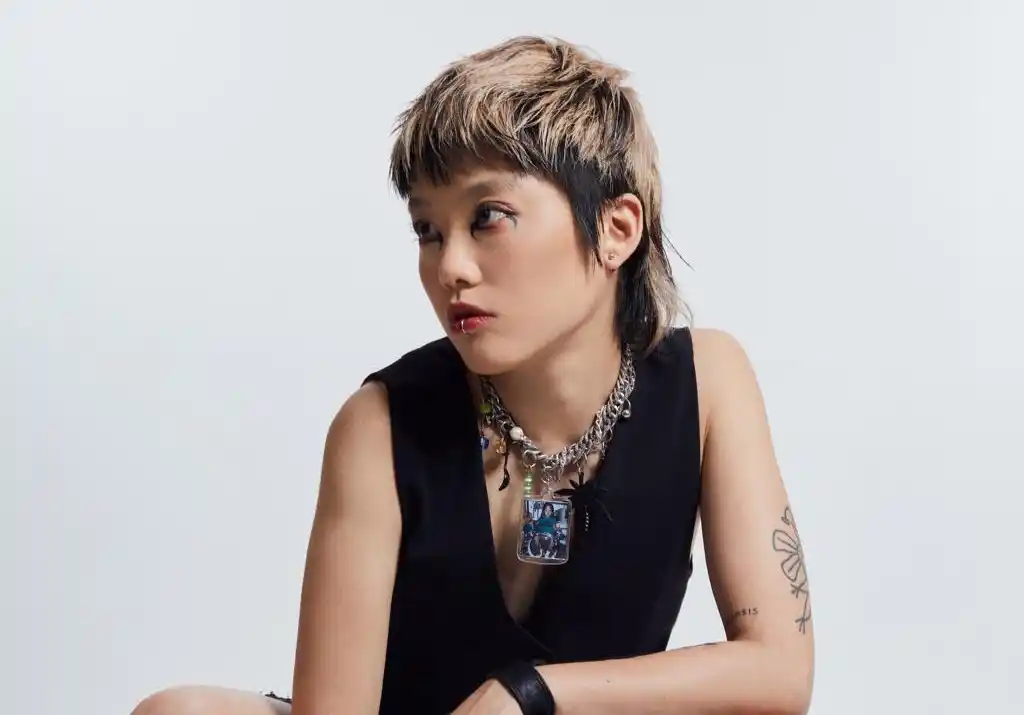 Anita B Queen, inició su carrera como DJ en 2018 y desde entonces construyó una identidad sonora propia.