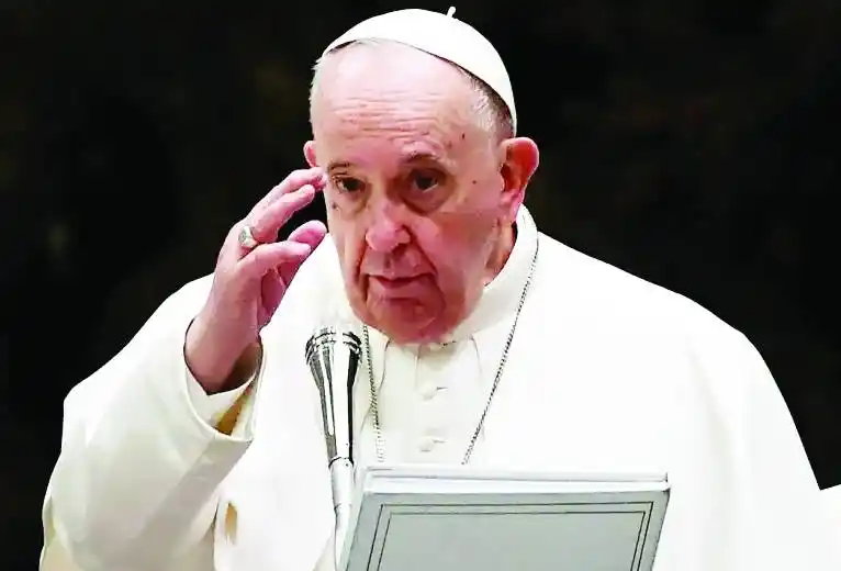 El Papa quiere ir a Moscú, pero recibirá infiltraciones en su rodilla para superar el dolor