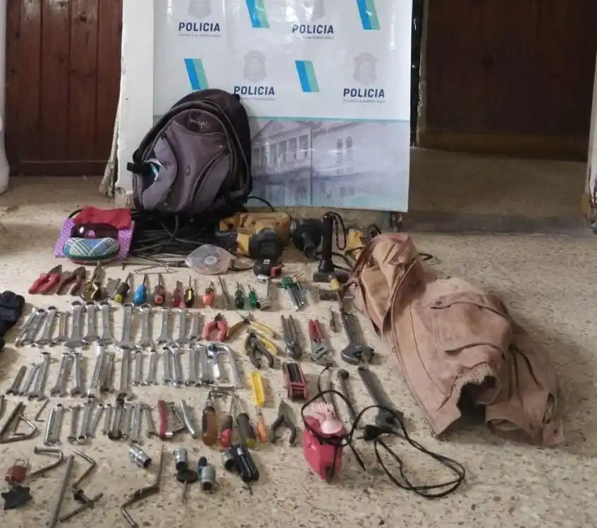 Se recuperaron varias herramientas sustraídas del interior de un vehículo en La Noria