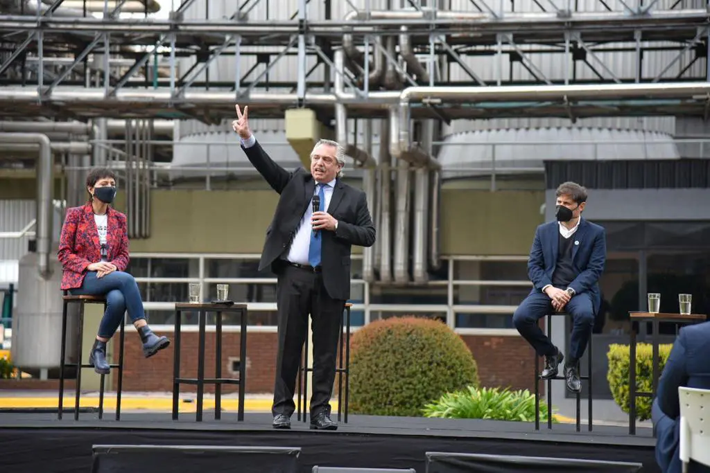 Fernández: “Esto no se resuelve escondidos en patrulleros y tocando sirenas”