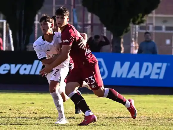 Thomas de Martis, citado por primera vez para integrar el plantel profesional de Lanús
