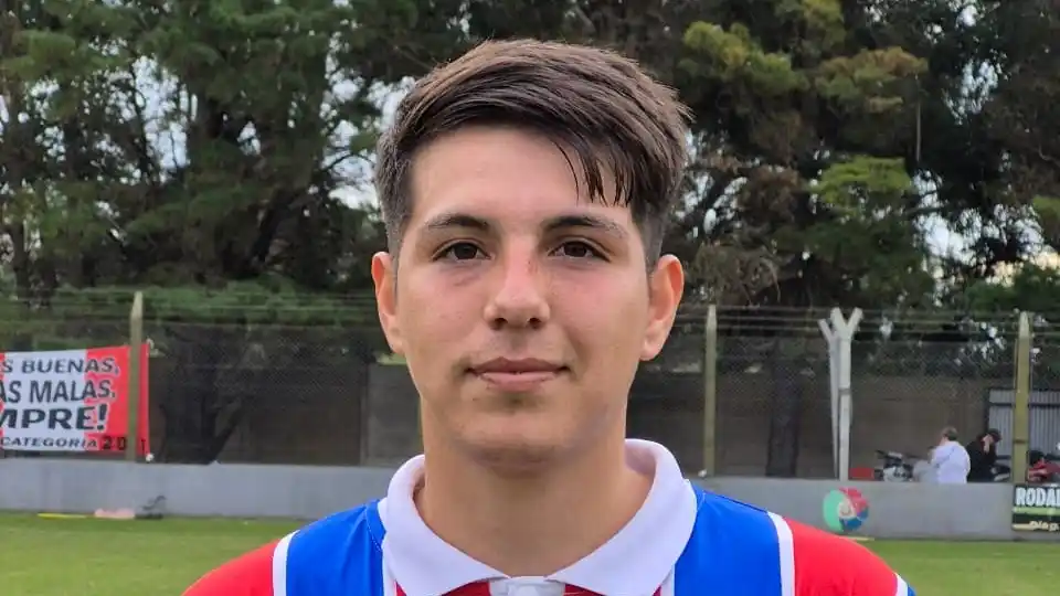 Bruno Aguilera, autor de un gol y una asistencia en la victoria de Del Valle ante Huracán