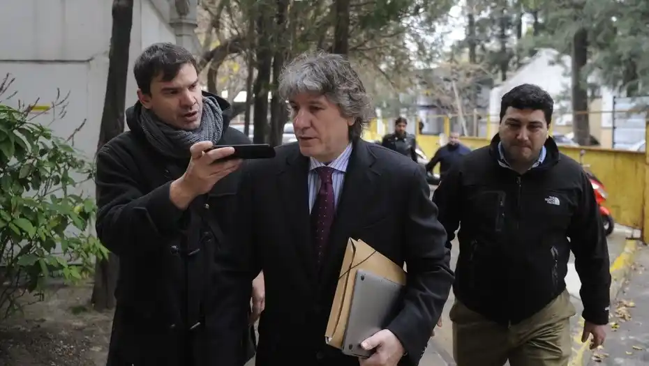 Sobreseen a Amado Boudou en la causa por los papeles truchos de un auto