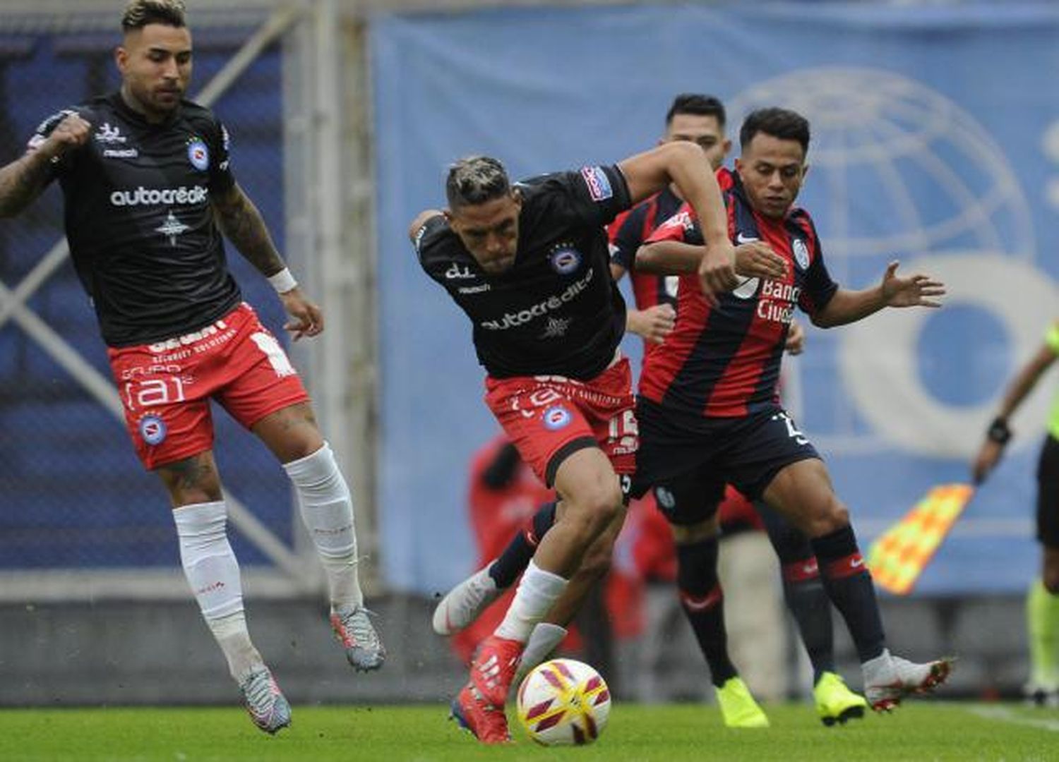 ¿Qué pasó en el escándalo de las camisetas de Argentinos - San Lorenzo?