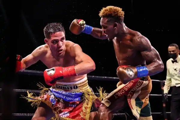 Sin fecha definida, Castaño le apunta a Jermell Charlo