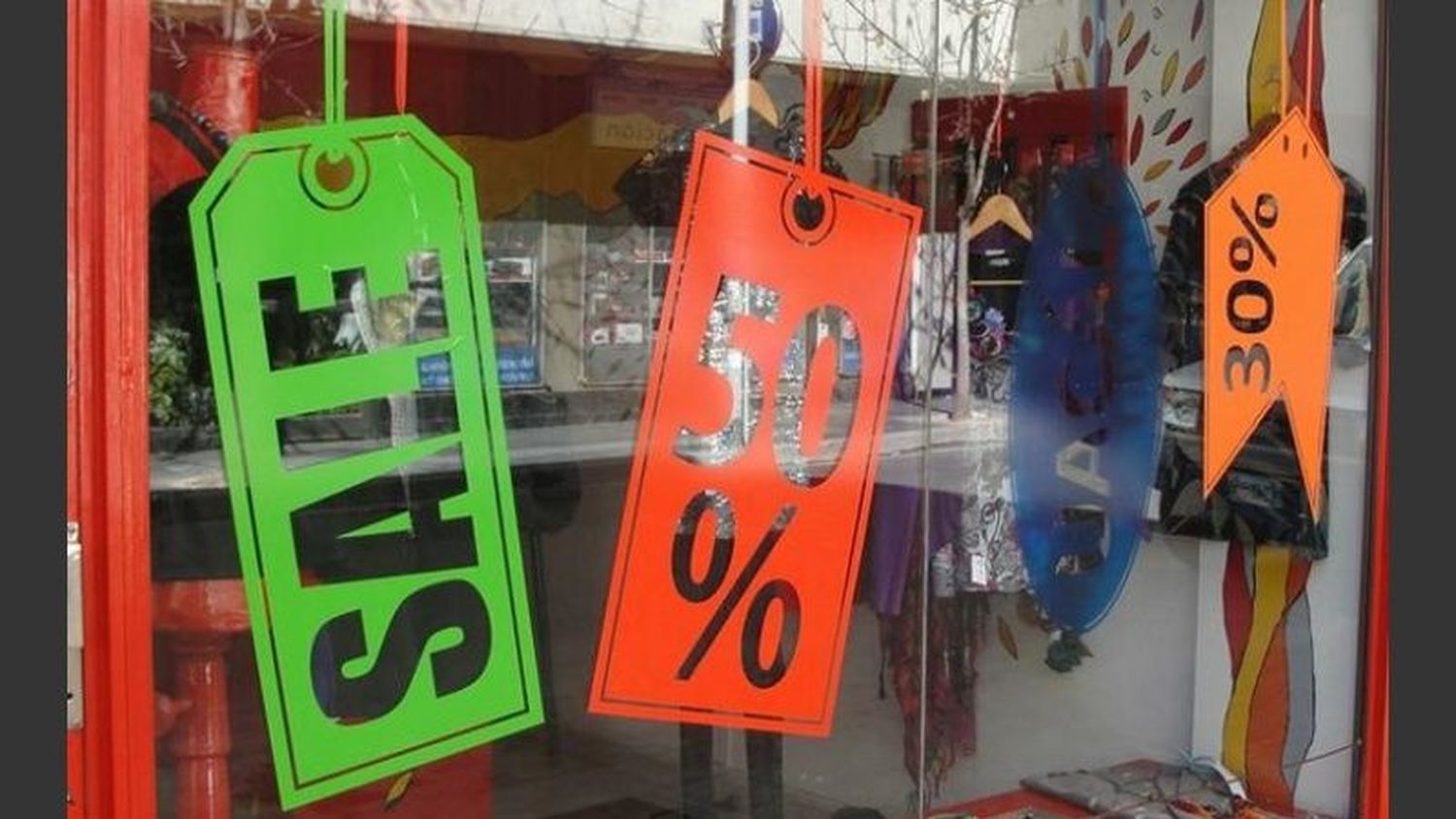En los comercios ya hay ofertas al inicio de la temporada