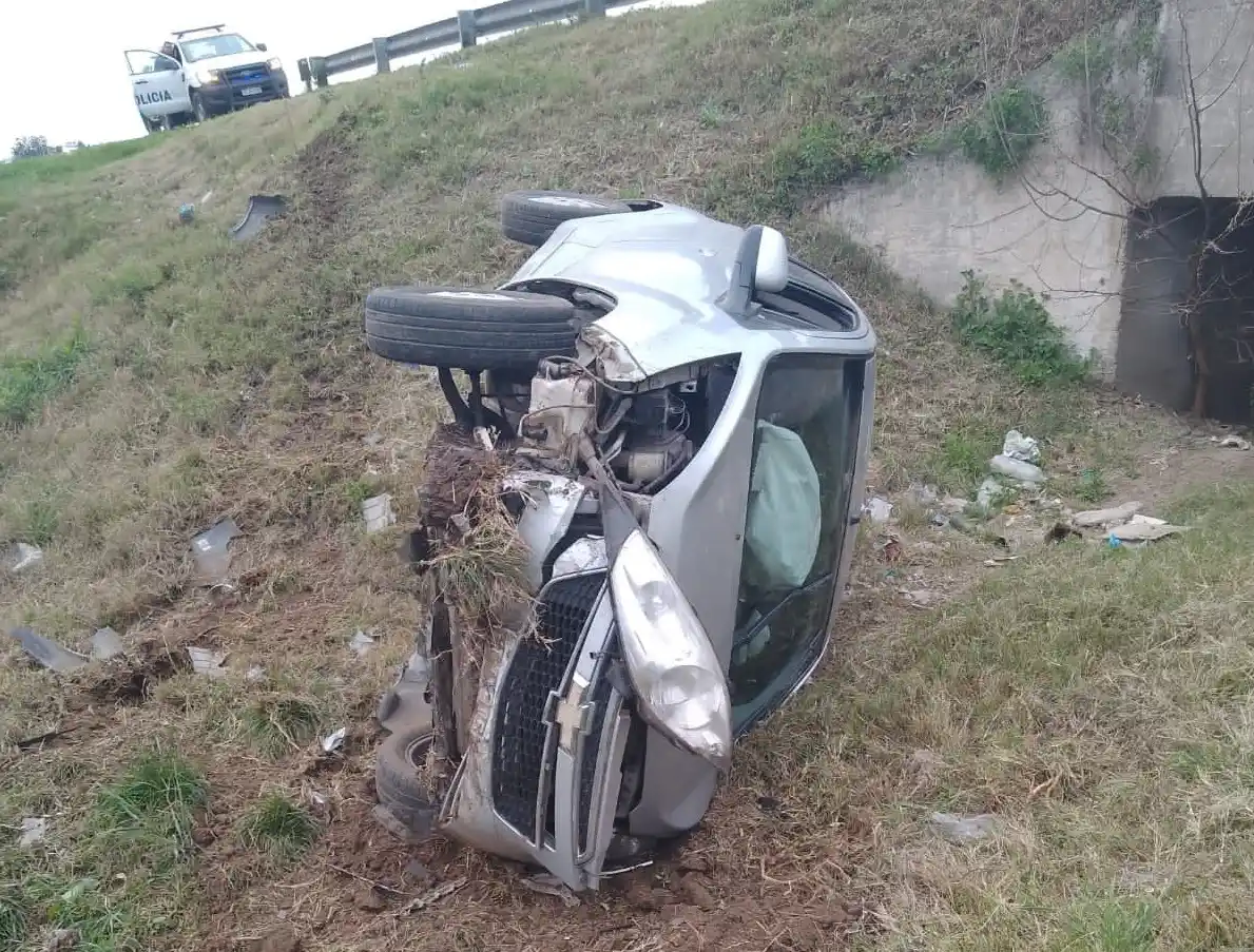 Ruta 9: Despistó un auto y el conductor sufrió heridas leves