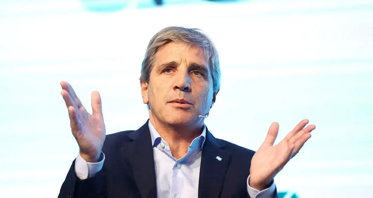El ministro Luis Caputo destacó la suba de la recaudación tributaria. Foto: REUTERS / Agustin Marcarian.