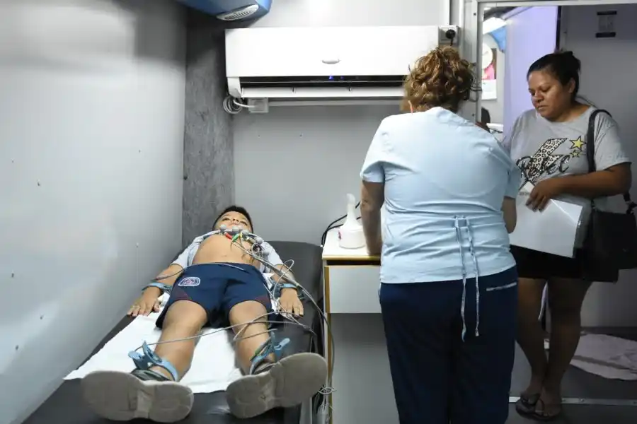 El Ómnibus Sanitario y Hay Equipo atienden 30 deportistas por dia