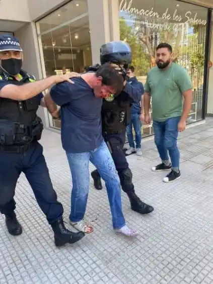 Quiso vengarse del compañero que le hacía bullying en el colegio y mató a una mujer