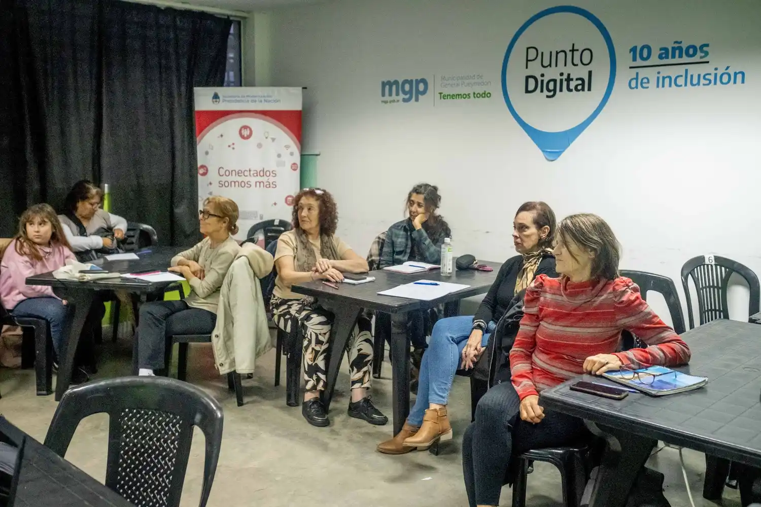 La agenda de actividades incluye talleres de tecnología, idiomas, cultura, recreación y capacitaciones laborales.