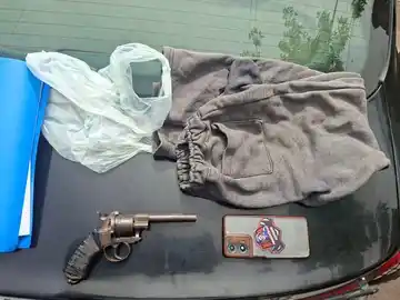 Un adolescente de 15 años cayó detenido con un arma de fuego en la zona noroeste