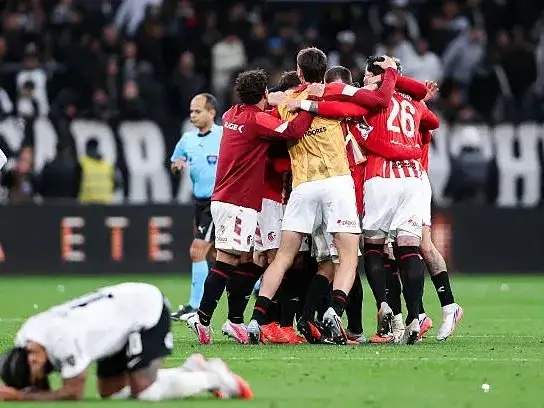 Estudiantes celebra su clasificación en el Neo Química Arena.
