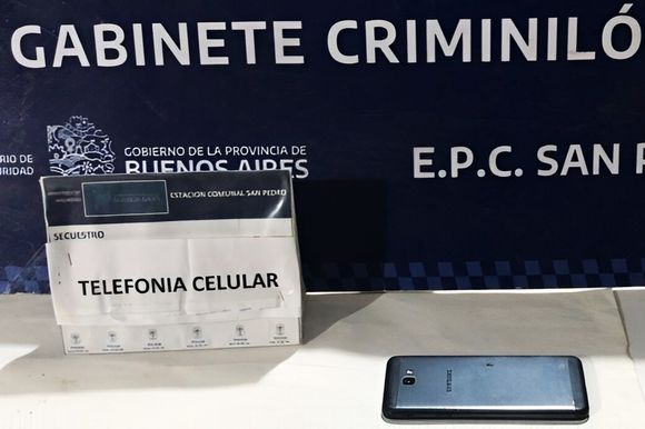 Allanaron un domicilio y secuestraron un teléfono desde el que cometieron estafas