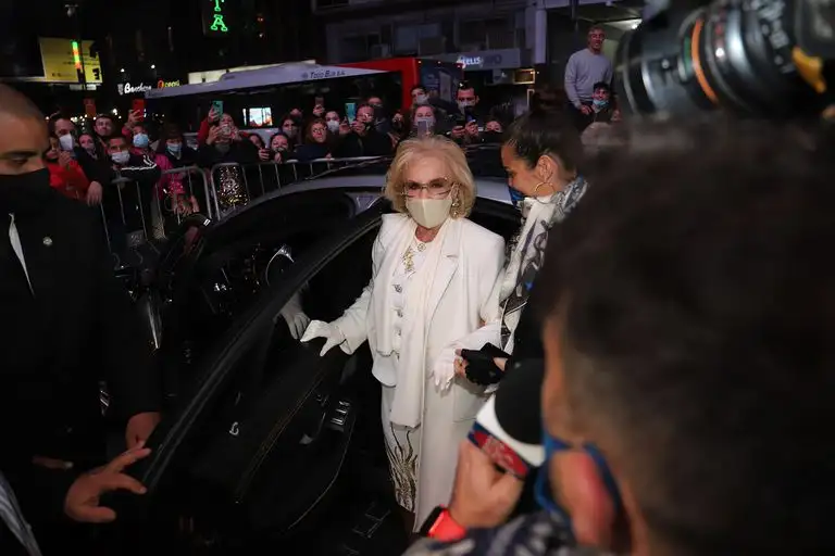 Mirtha Legrand volvió al teatro con su nieta Juana Viale