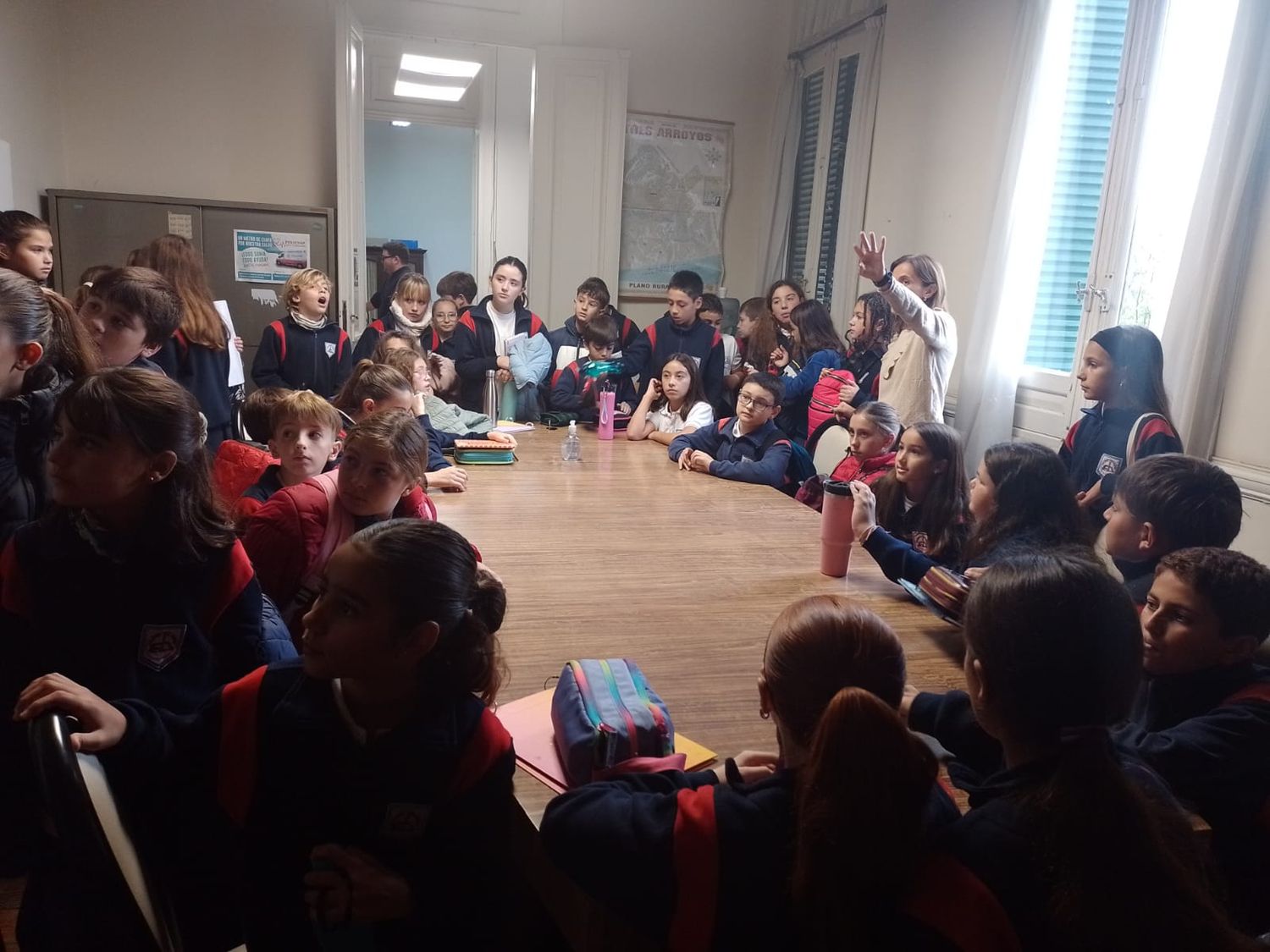 Alumnos del Colegio Holandés visitaron el Concejo Deliberante