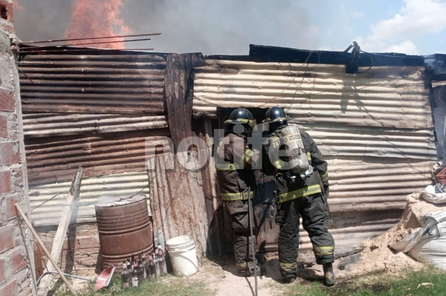 Las llamas fueron sofocadas por bomberos